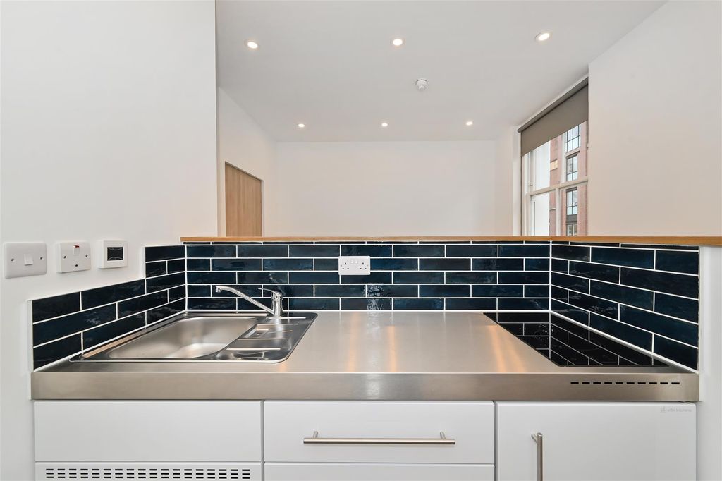 Property photo 3 of 10 Bronze (6).Jpg