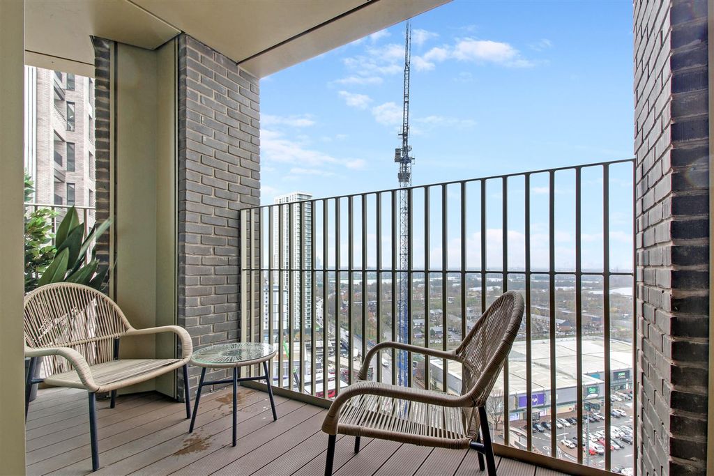 Property photo 2 of 11 Wayne &amp; Silver