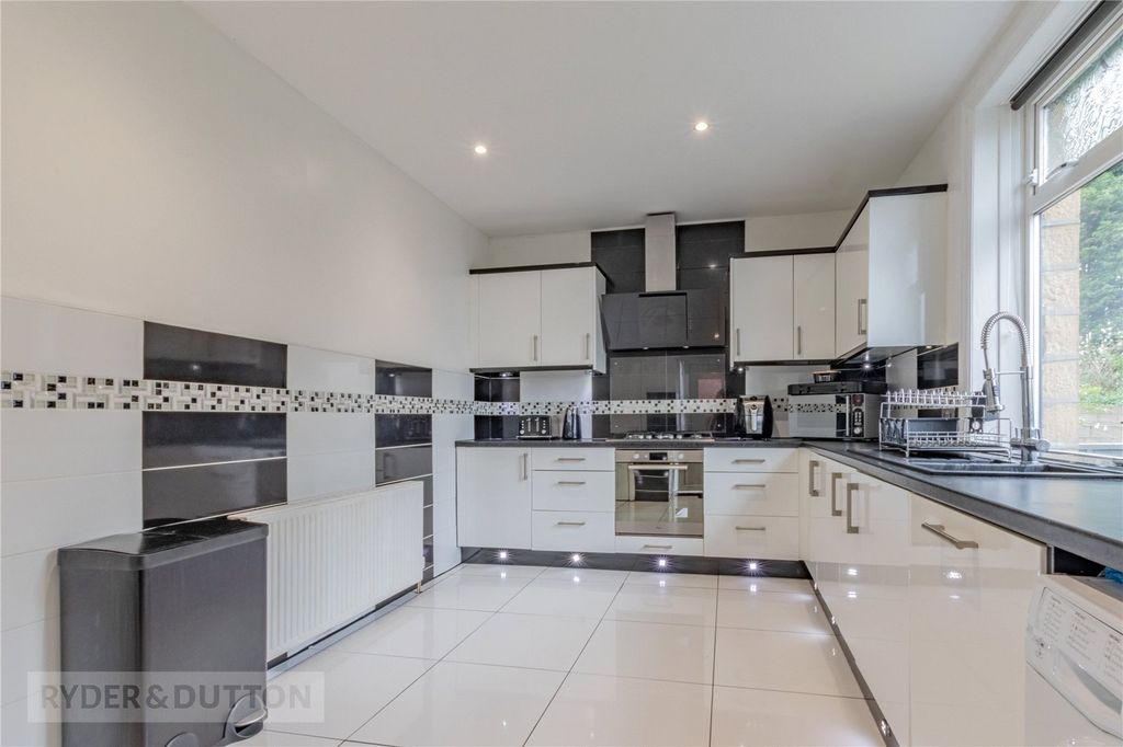 Property photo 2 of 17 Kitchen