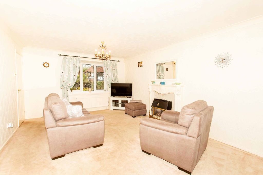 Property photo 3 of 27