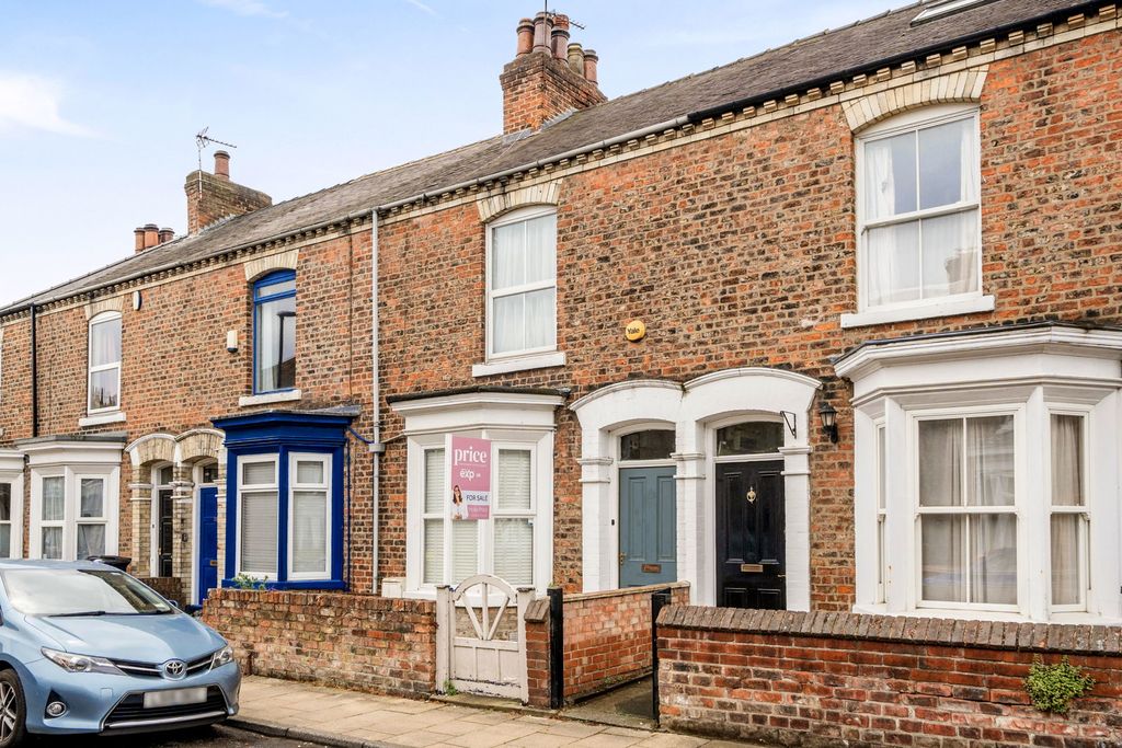 Property photo 1 of 17