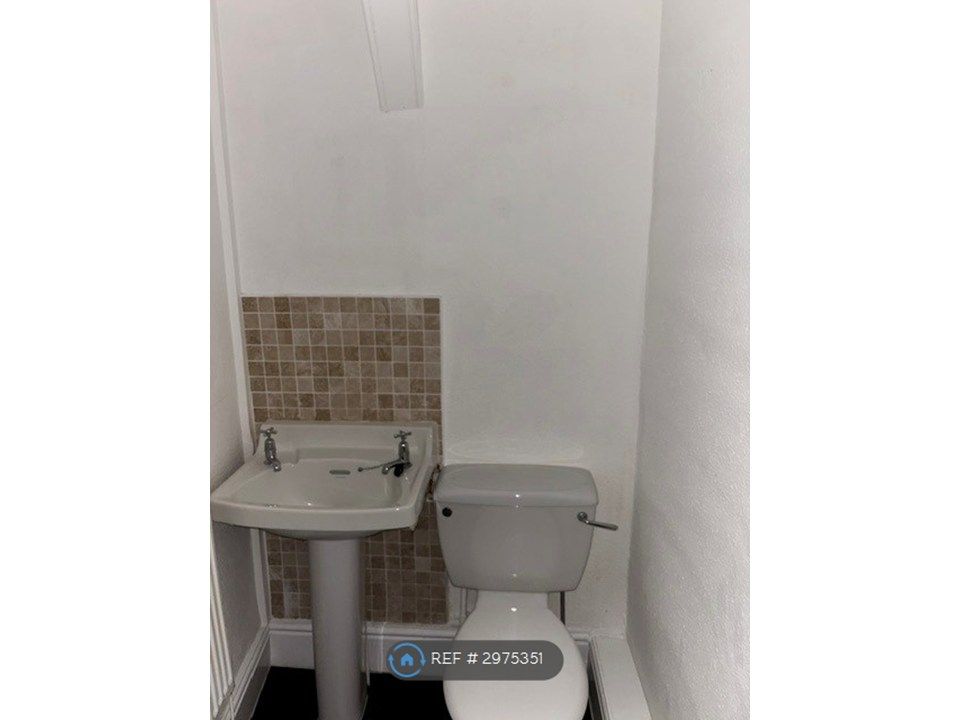Property photo 3 of 14 Bathroom