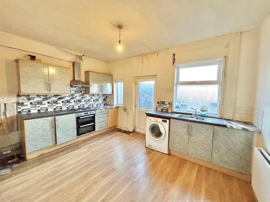 Property photo 3 of 6 Kitchen.Jpg