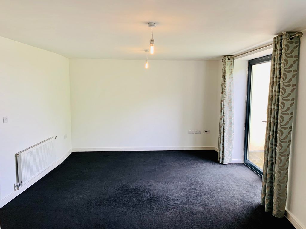 Property photo 3 of 6 Living Room
