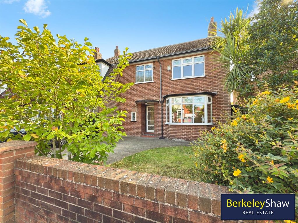 Property photo 2 of 37 B6c857F4-2-4076-88B9-091419C5403F-7367-00000145F24