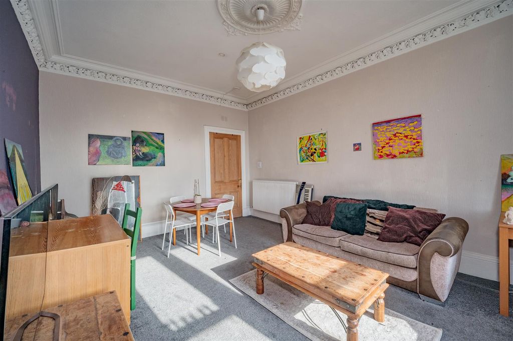 Property photo 3 of 12 2R 297 Hawkhill Dundee-8.Jpg