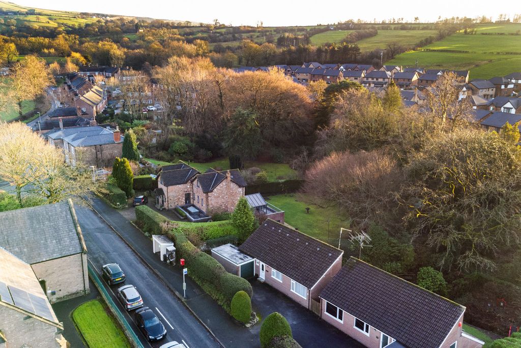 Property photo 2 of 26