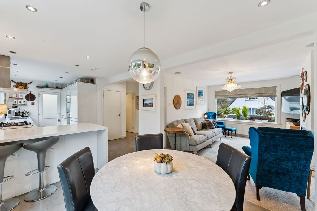 Property photo 2 of 30