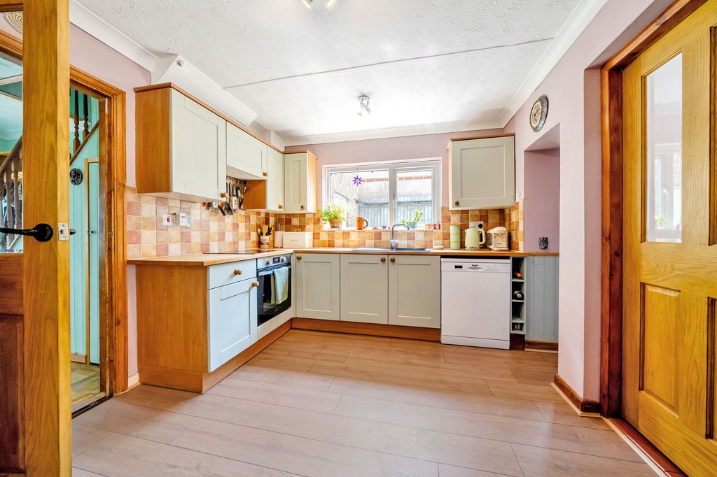 Property photo 3 of 30