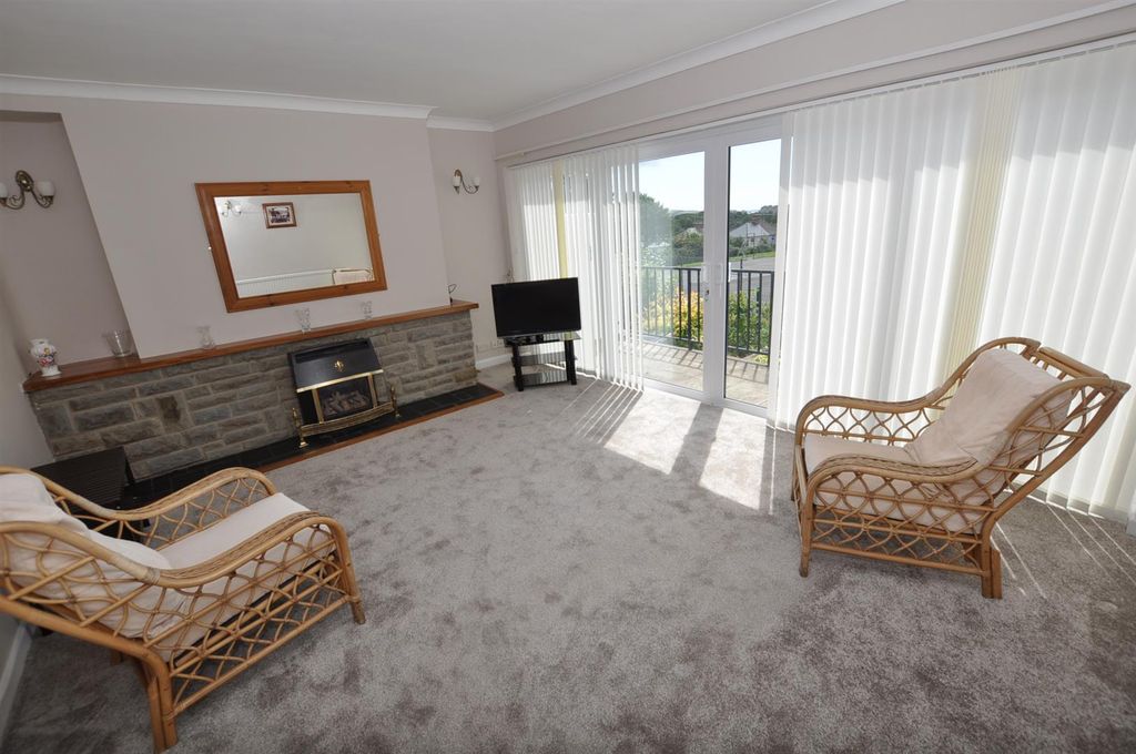 Property photo 2 of 20 Lounge