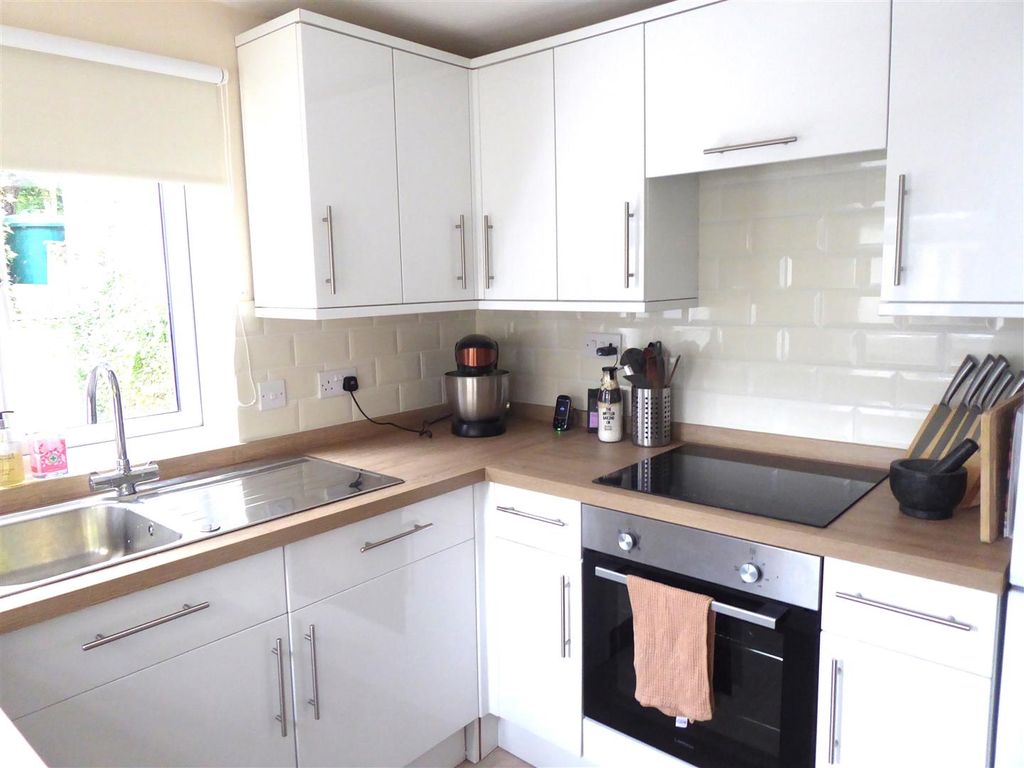 Property photo 2 of 19 Kitchen 2.Jpg