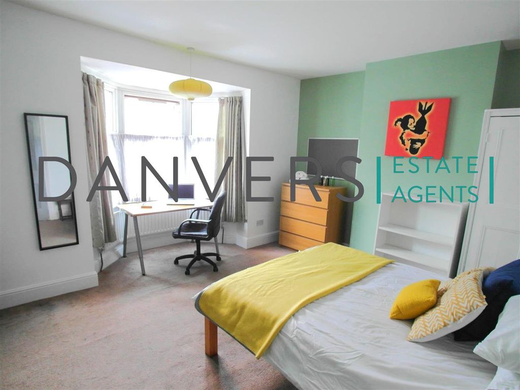 Property photo 3 of 5 27 Norman St Marketing Shots 10.Jpg