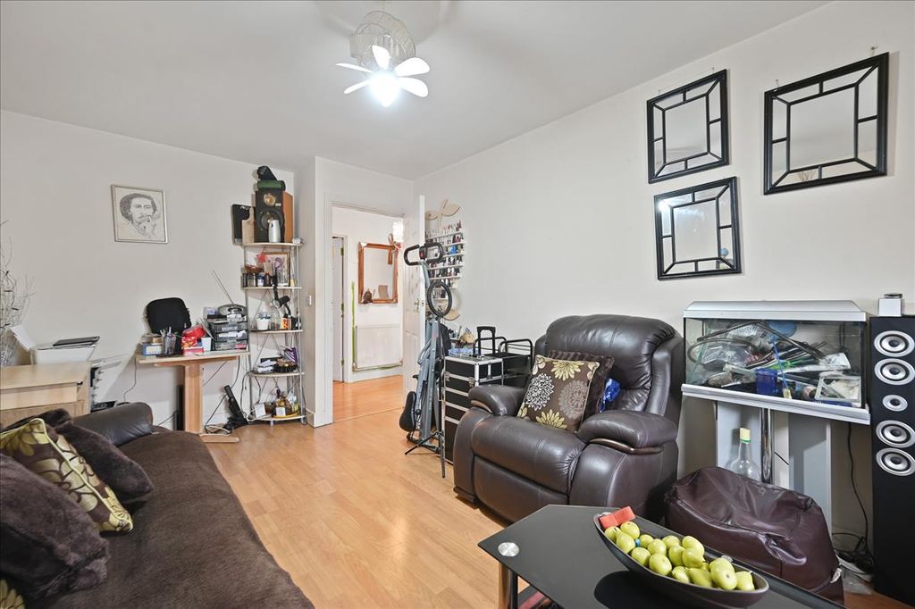 Property photo 3 of 6