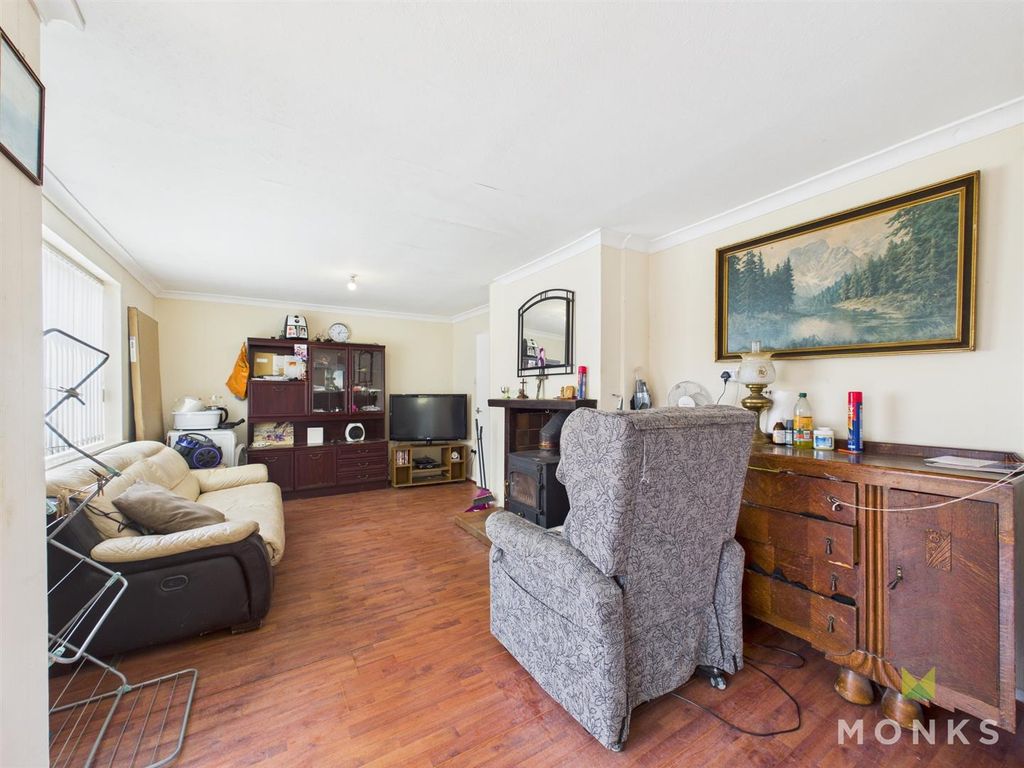 Property photo 3 of 13 Cam01420G0-Pr0715-Still002.Jpg
