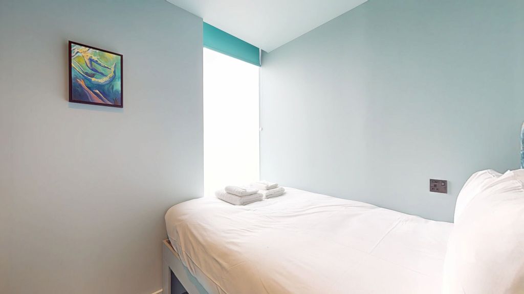 Property photo 1 of 19 Bedroom