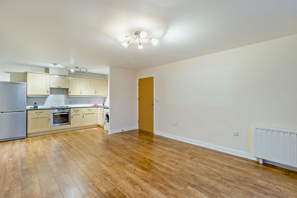 Property photo 3 of 9 8671360-Interior11-800.Jpg