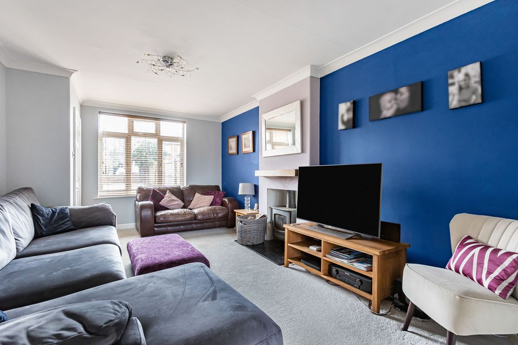 Property photo 2 of 20 Living Room