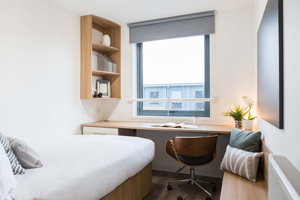 Property photo 1 of 10 Bedroom