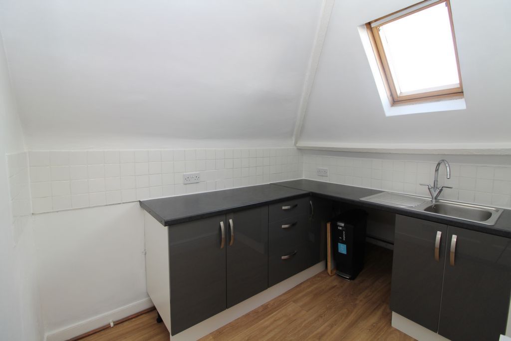 Property photo 3 of 8 Photo 6