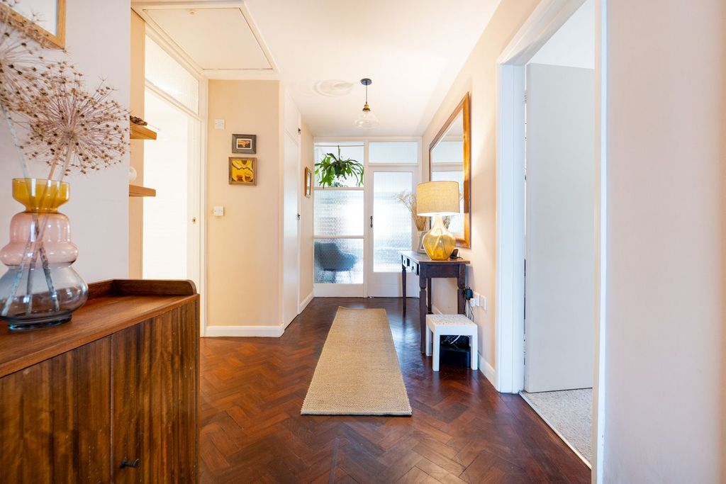 Property photo 3 of 24