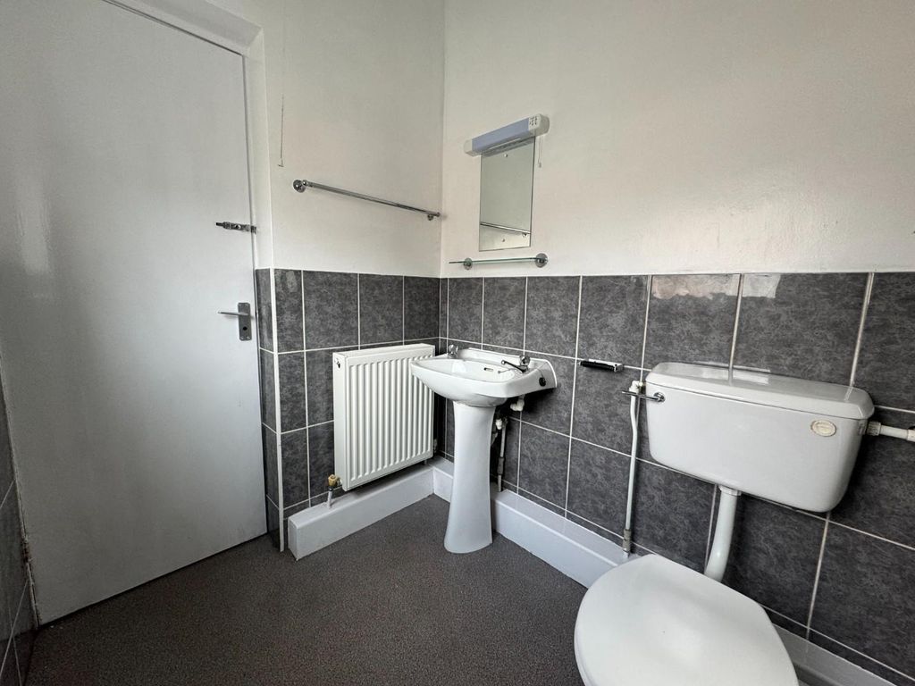 Property photo 3 of 10 Bathroom 3.Jpg