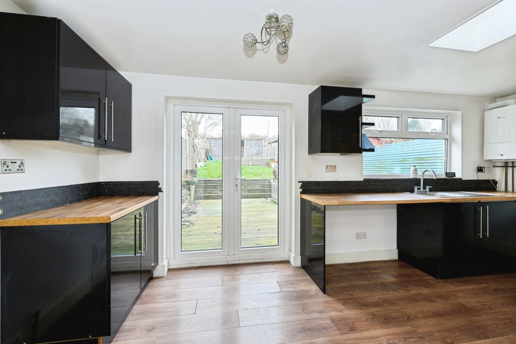 Property photo 2 of 19 Kitchen