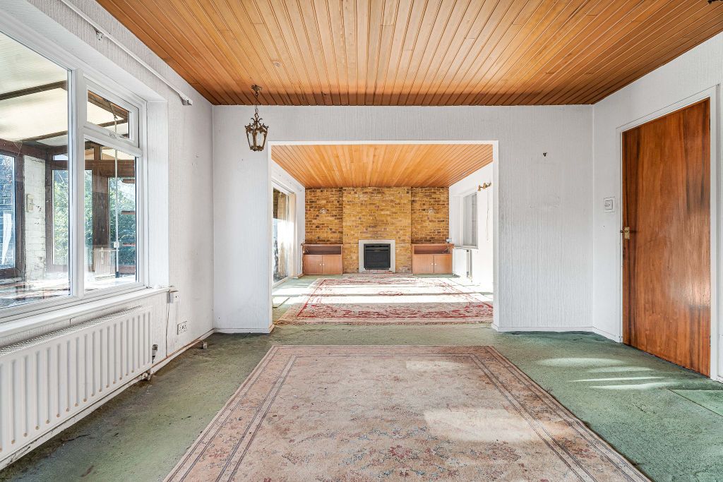 Property photo 3 of 19 Photograph 7