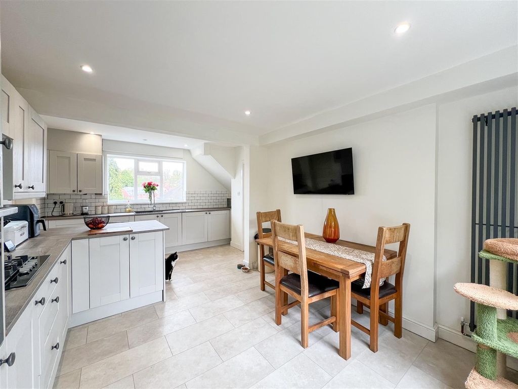 Property photo 3 of 19 Kitchen Diner