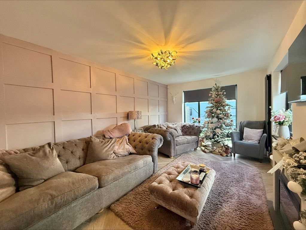 Property photo 3 of 28