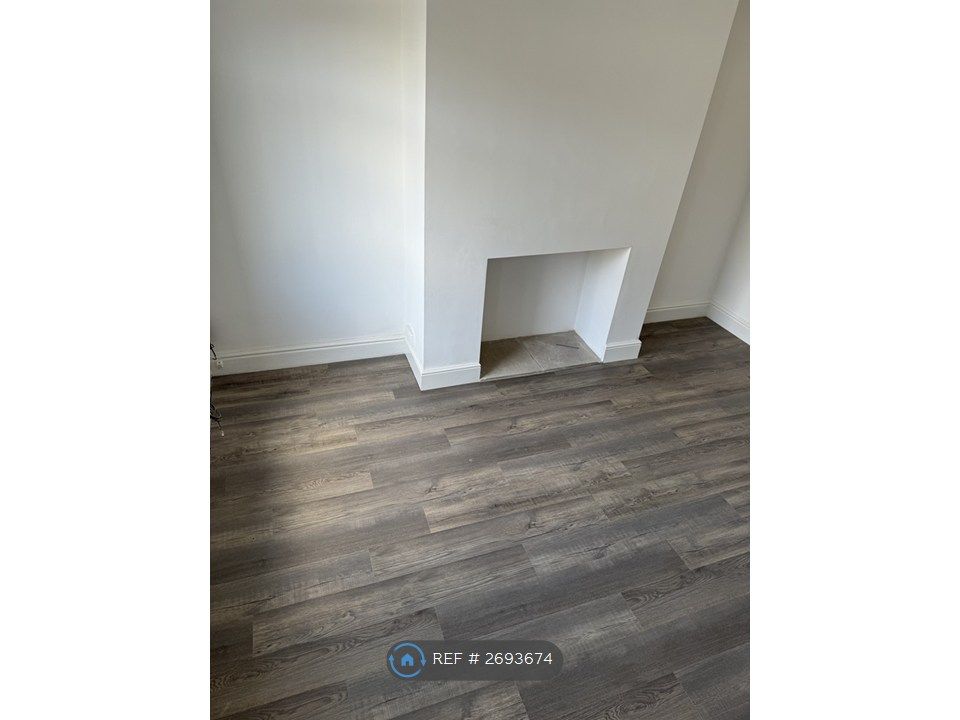 Property photo 2 of 11 Lounge