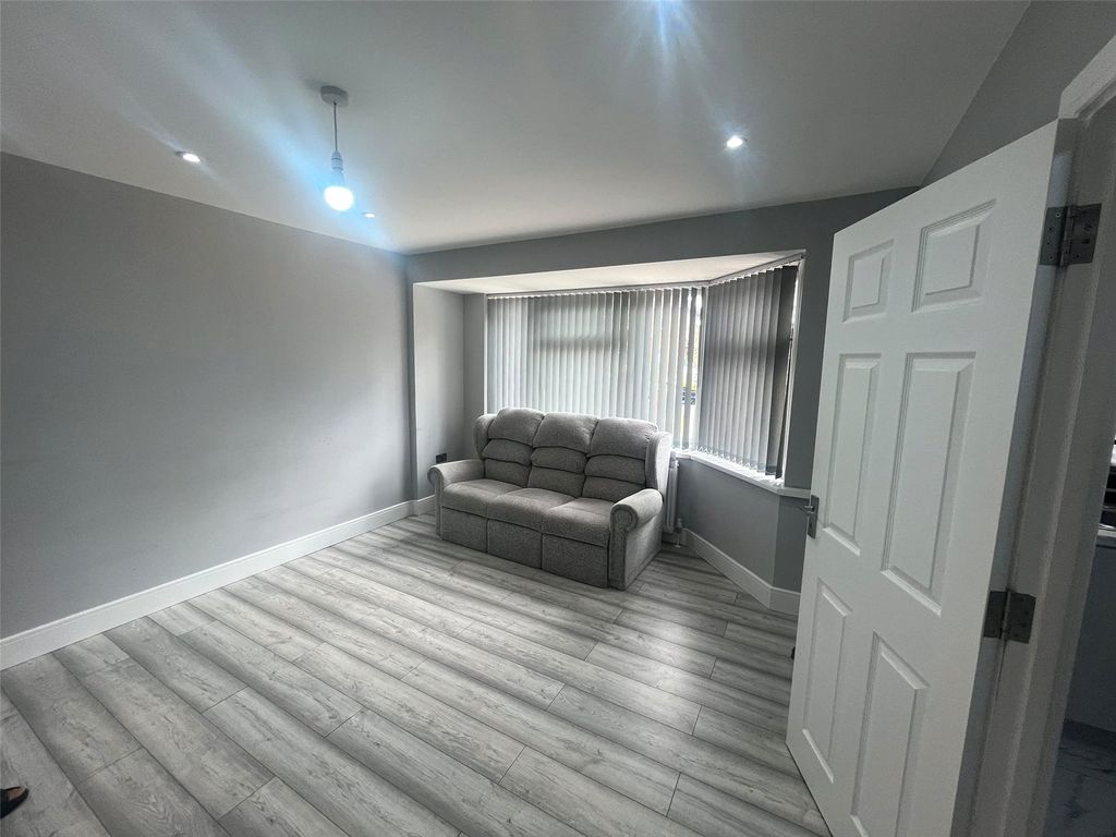 Property photo 2 of 6 Living Room