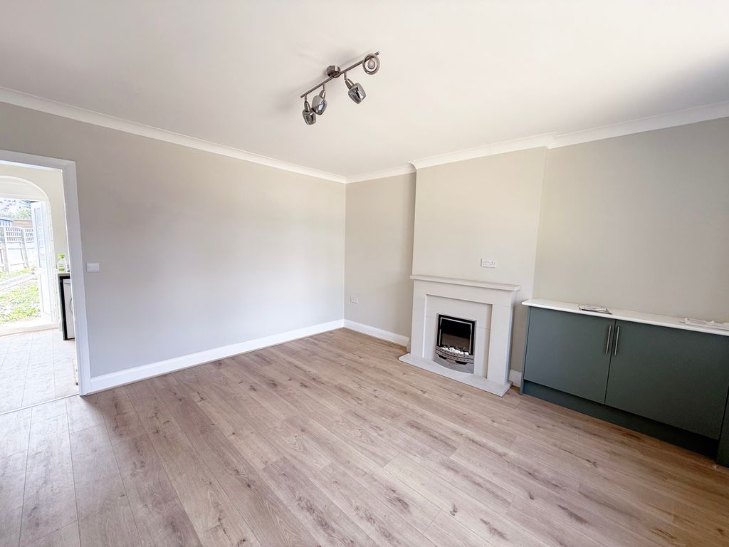 Property photo 3 of 7 Living Room
