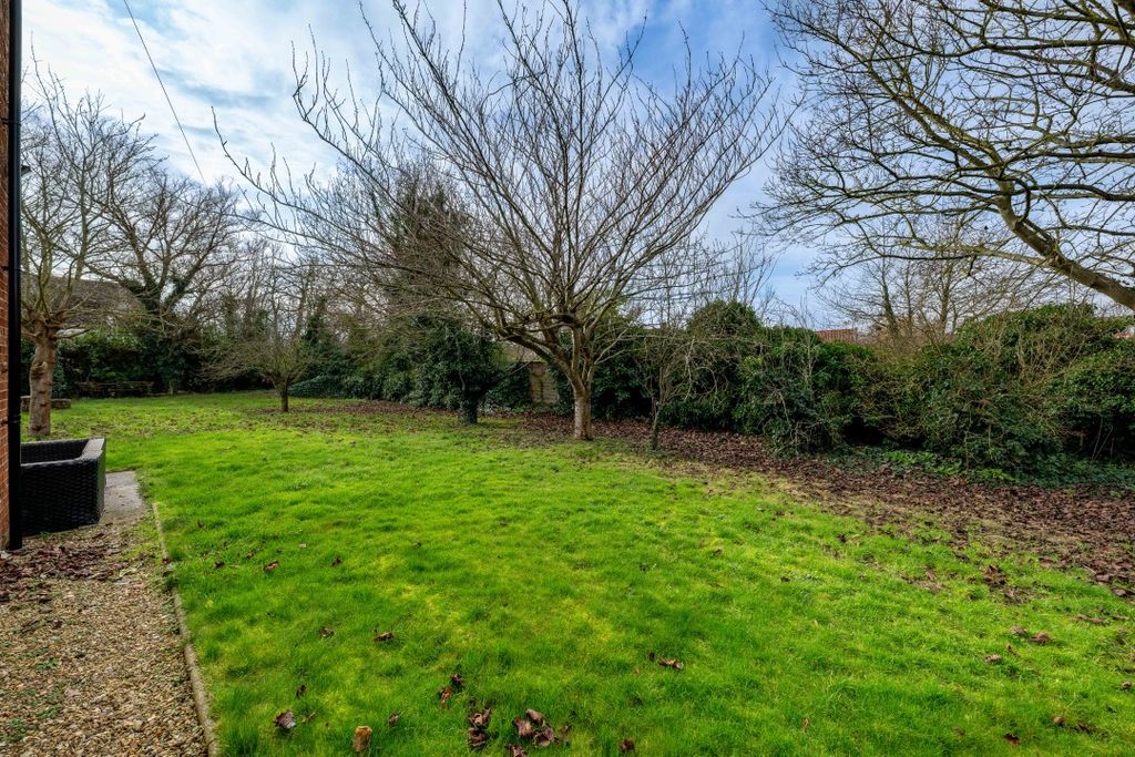 Property photo 3 of 28