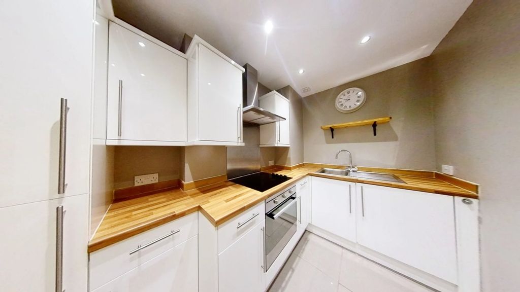 Property photo 3 of 10 Photo 3