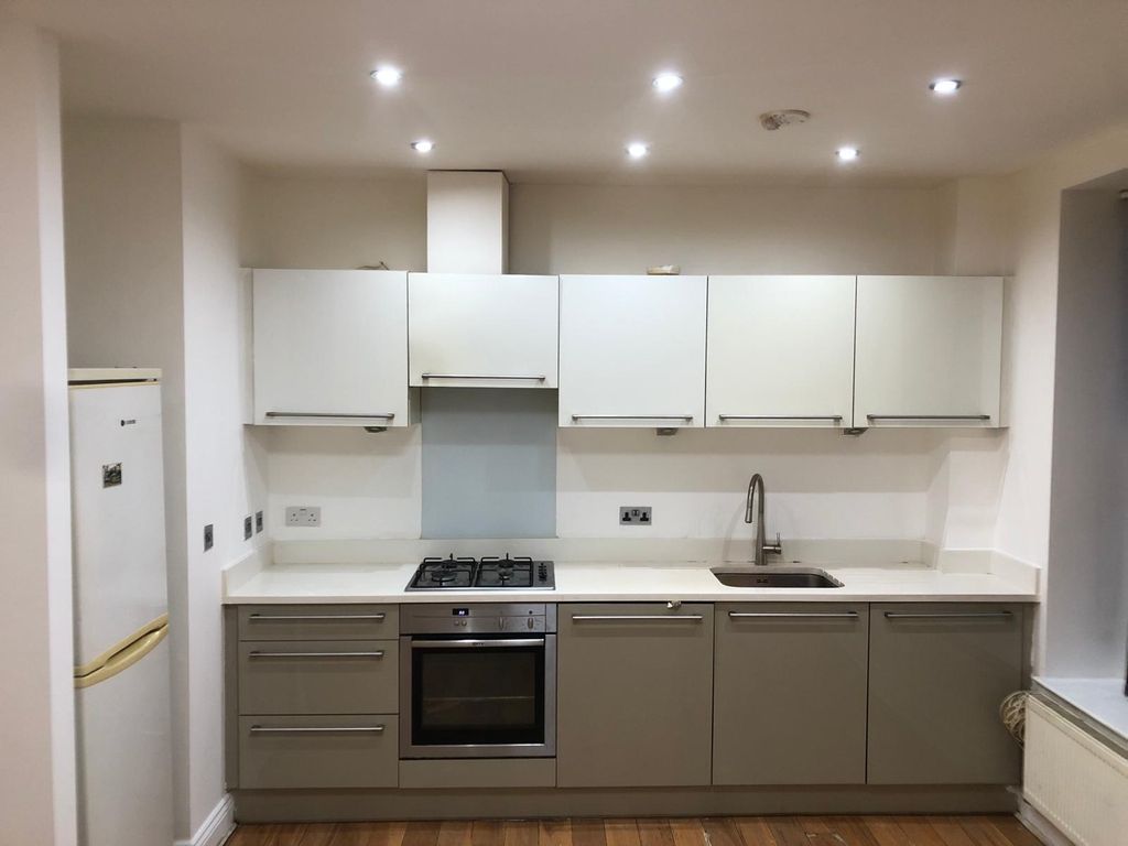Property photo 1 of 5 Newly Renovated Two Double Bedroom Flat In Hatfield