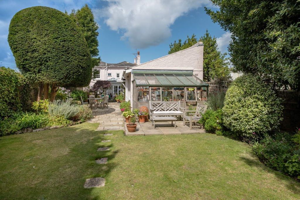 Property photo 3 of 46
