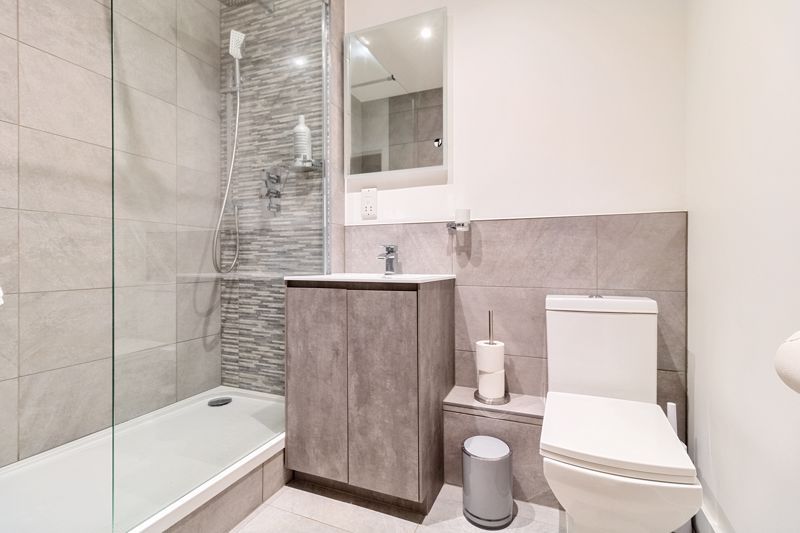 Property photo 3 of 17 En Suite