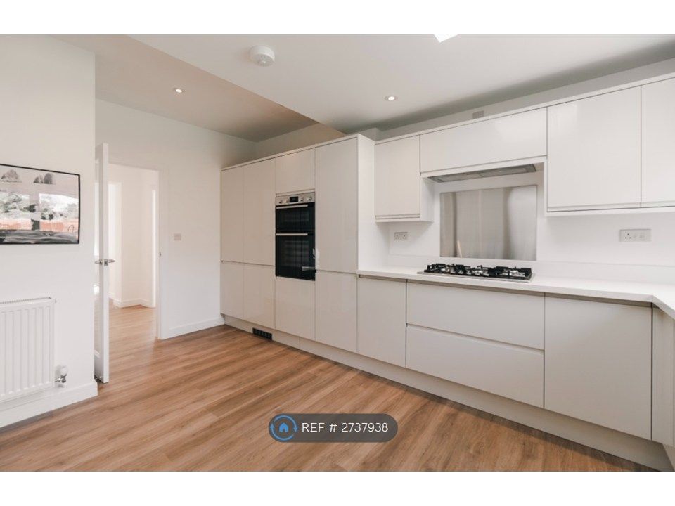 Property photo 2 of 25