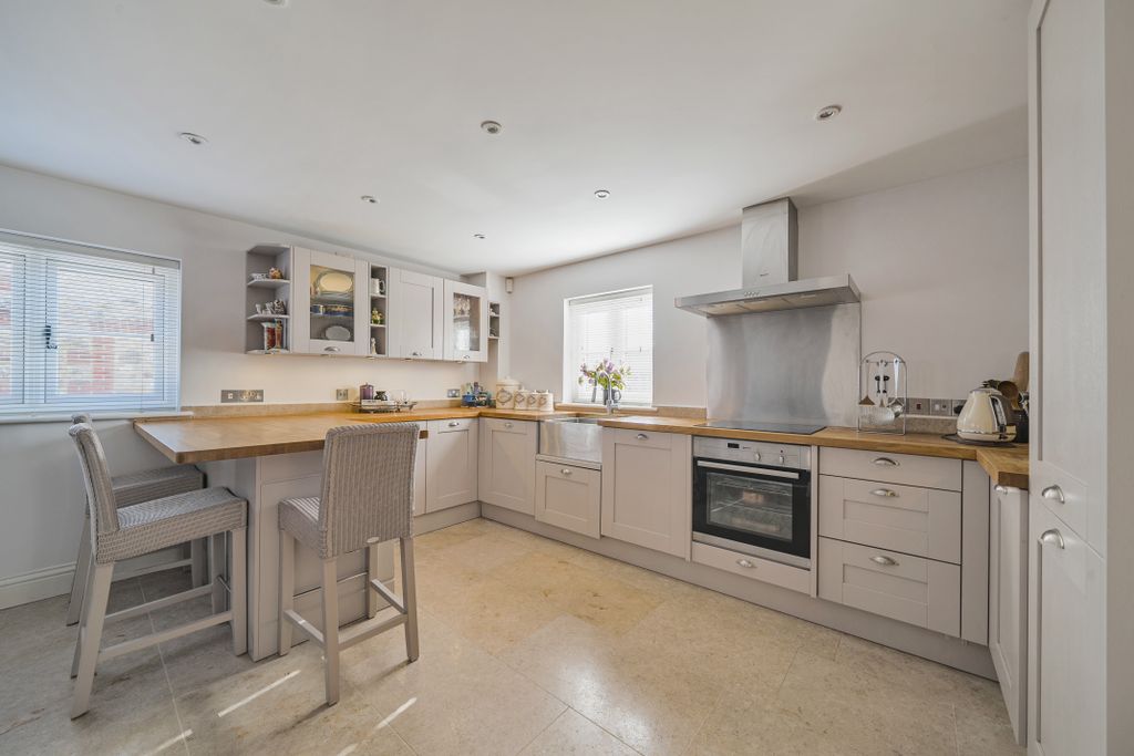 Property photo 1 of 19 12547505