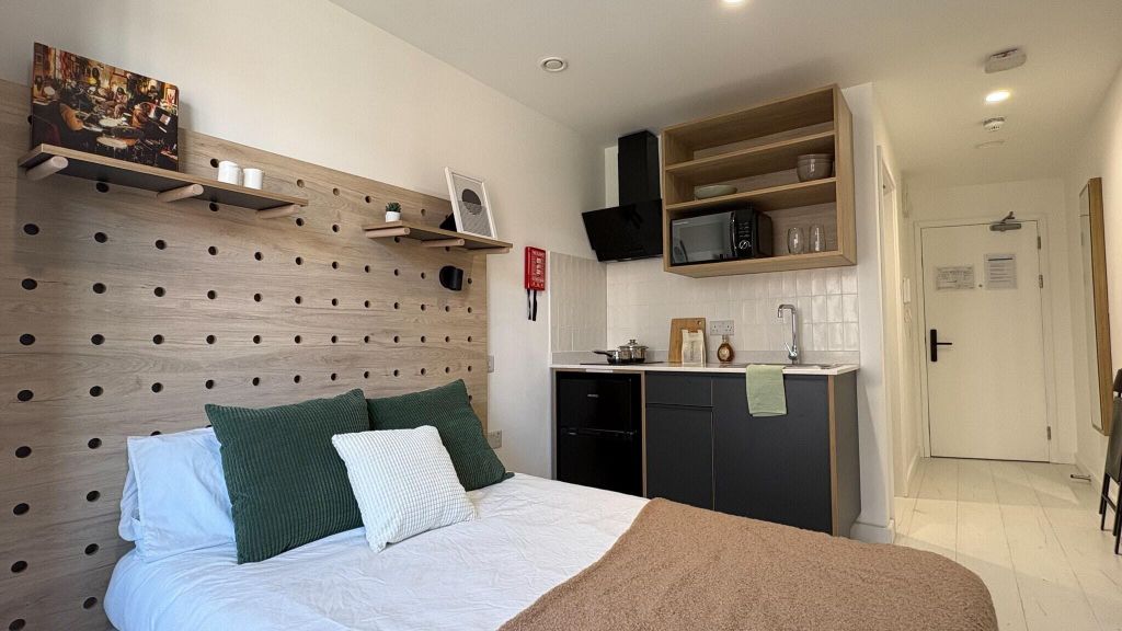 Property photo 1 of 22 Bedroom