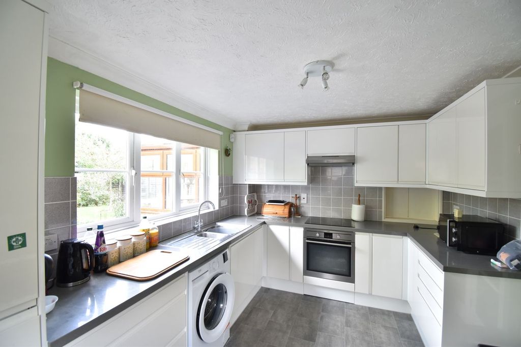 Property photo 2 of 16