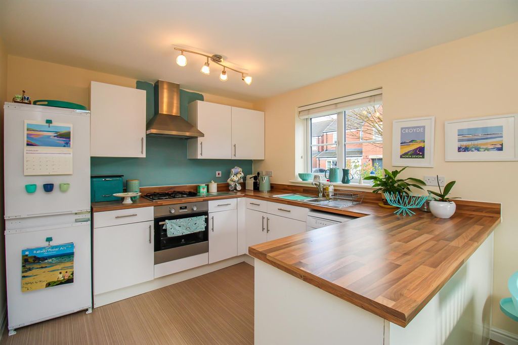 Property photo 3 of 14 Kitchen/Dining Room