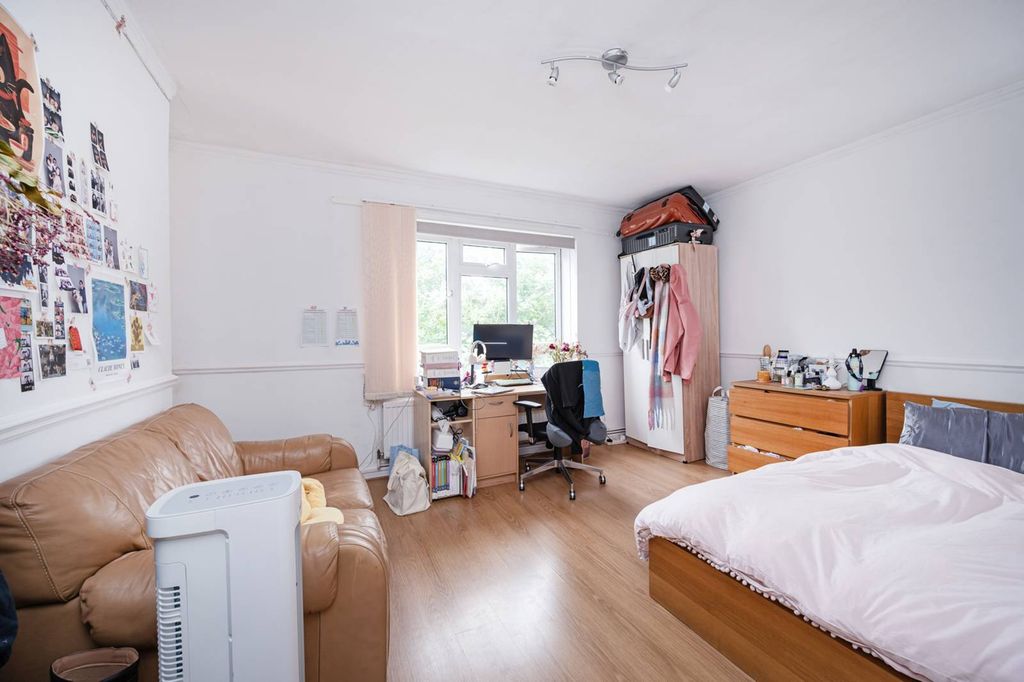 Property photo 3 of 8