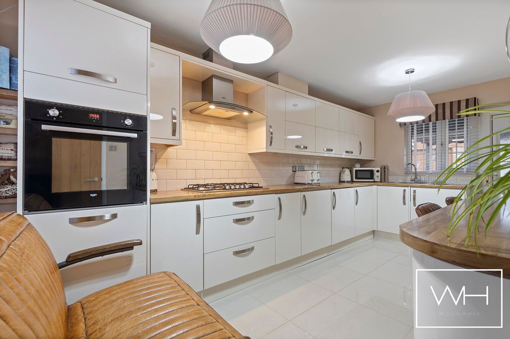 Property photo 3 of 20 60 Clearwell Croft, Cuswort 06_297