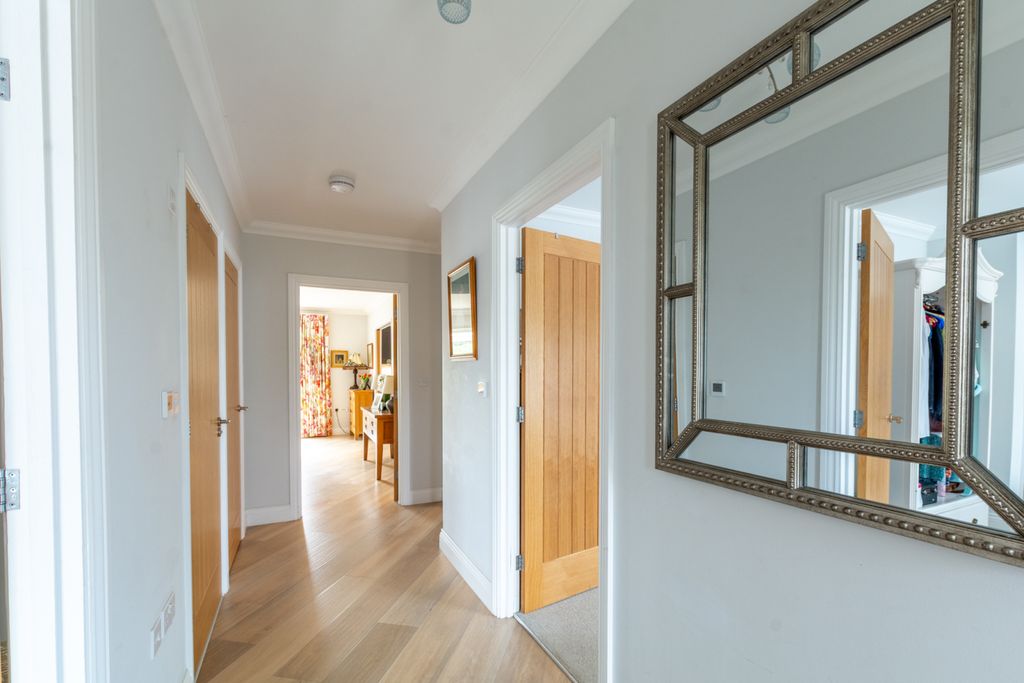 Property photo 2 of 18 Picture No. 24