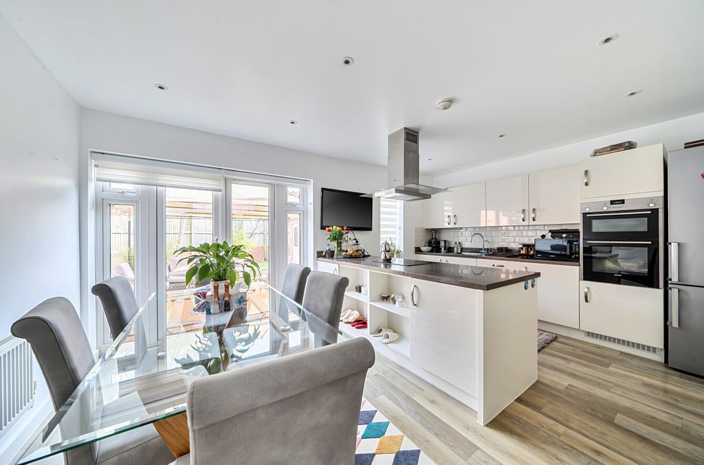 Property photo 2 of 14 1424660-4-69c18B7...