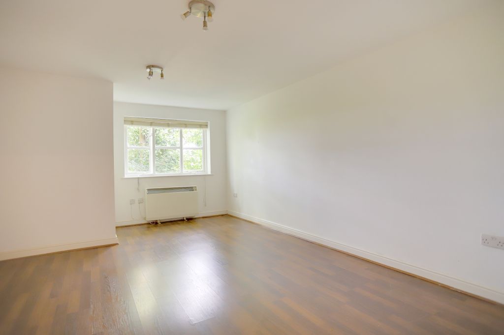 Property photo 3 of 8 2