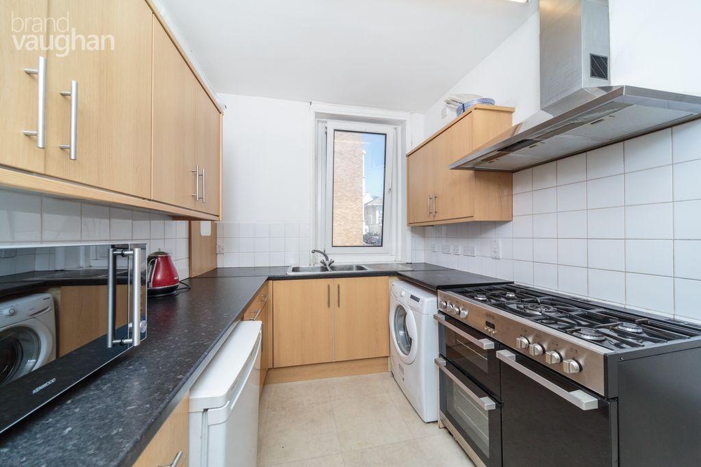 Property photo 2 of 10 Kitchen