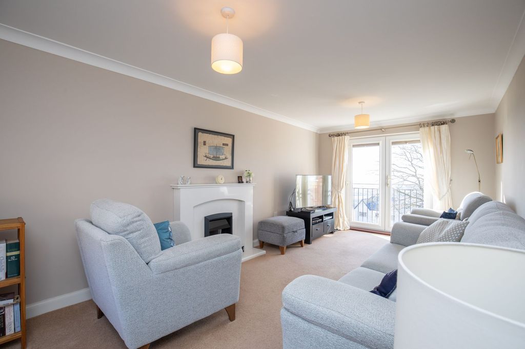 Property photo 2 of 37