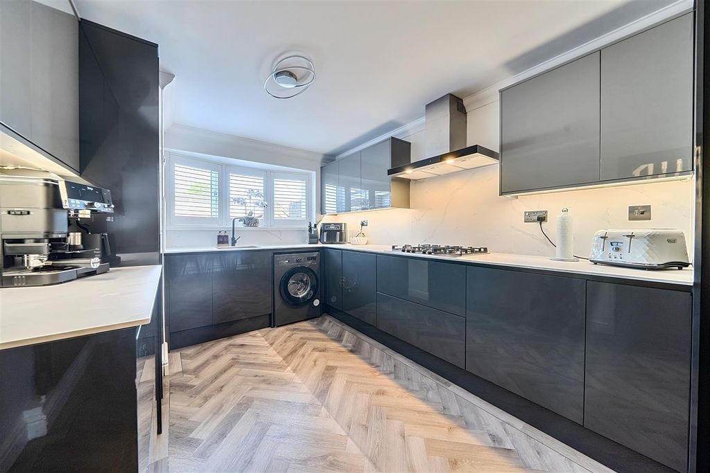 Property photo 2 of 16 Kitchen